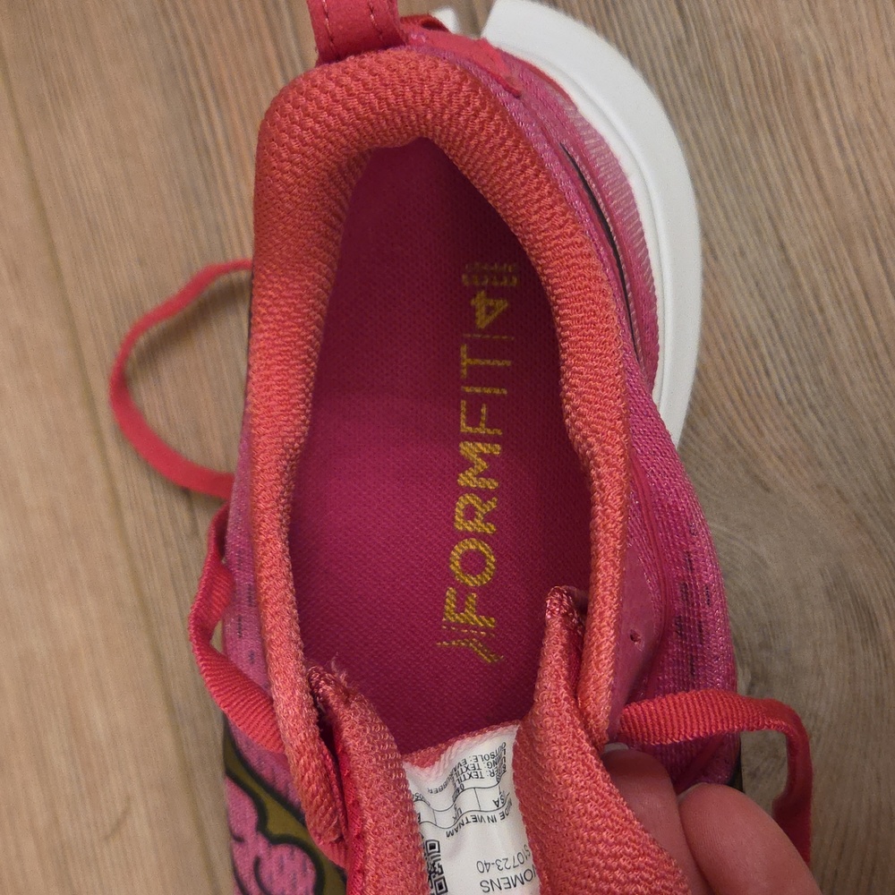 Saucony Women's Vibrant Pink Running Shoes Size 7 - Picture 6 of 7